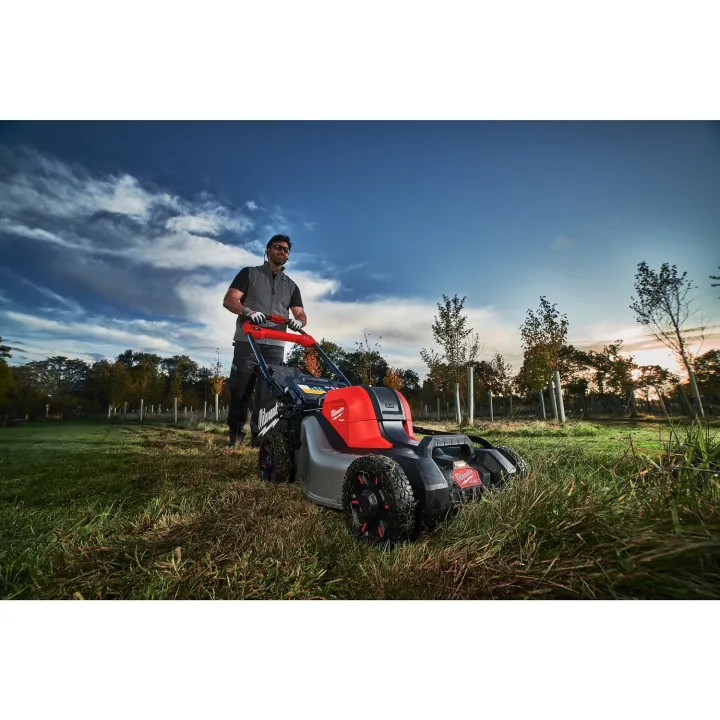 M18 F2LM46-802 - Tondeuse à gazon FUEL 46 cm, 18V, 8,0 Ah