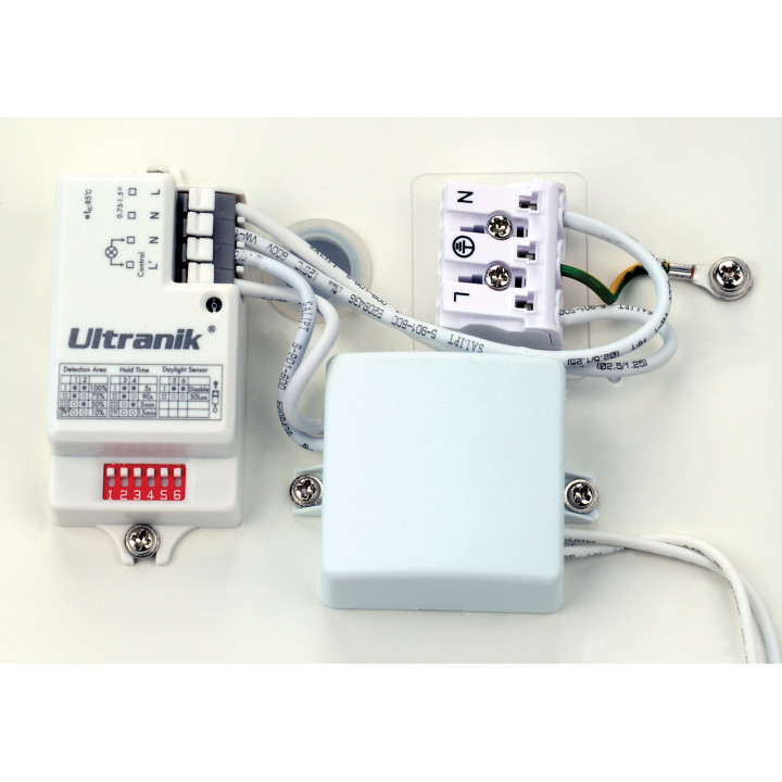 C4 Cct S- Plaf/Appl Mur Ip44 Led Intég 17W 4000K 1250Lm, Sensor, Blanc