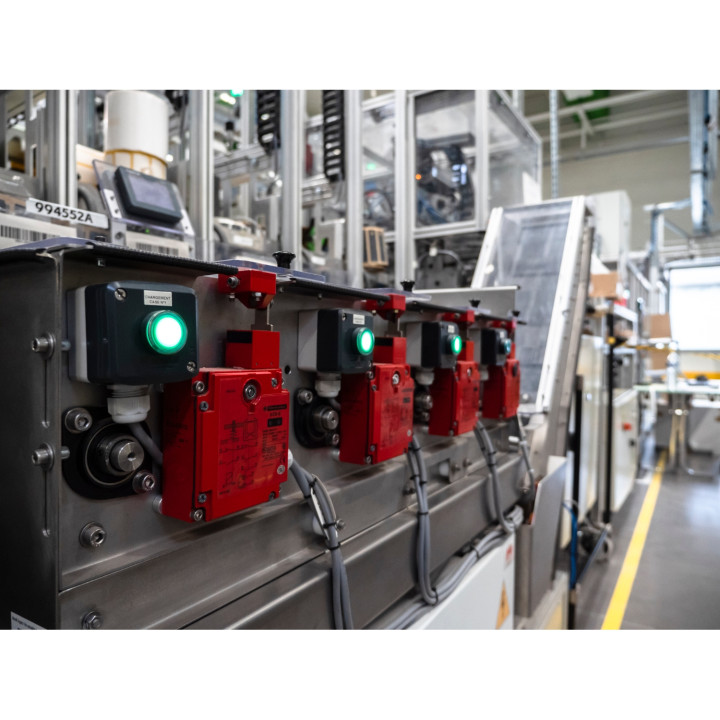 Harmony bt-pous lumineux rouge Ø22 - impulsion - 240 V - 1O+1F