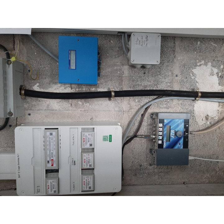 Centrale Hexact Com, Capot Bleu, Afficheur, Jusqu'À 4 Services, Câblage 6 Fils.