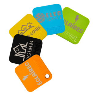 Badge DESFire EV3 jaune, sécurisé, étanche IP68 et antichoc IK10.