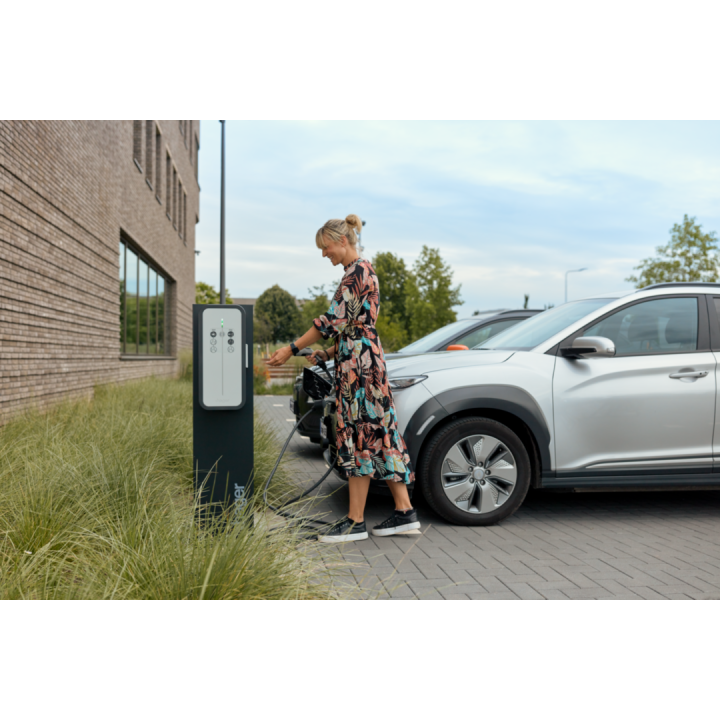 Witty accessoire Pied rectangle en acier inoxydable pour une borne de recharge