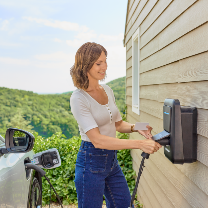 witty one borne de recharge IP55 1x7kW 1P T2+TIC+RFID+APP Bluetooth+Protections