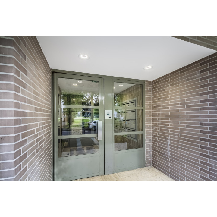 SENSPOT 1247lm 3000K IK10 IP44 Ø174mm hf pro radio preav ex/ve BL