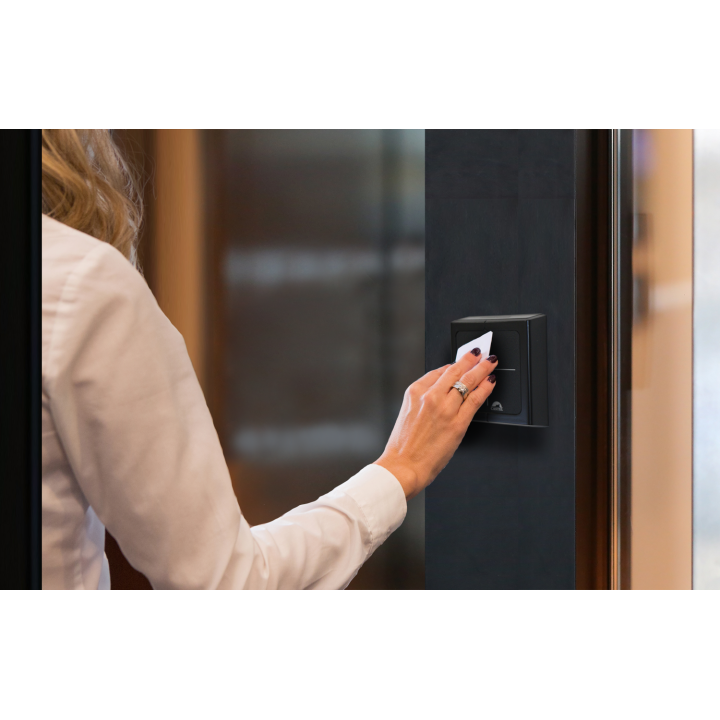 Lecteur Sécurisé Carré 13,56 Mhz Montage Saillie Ou Pot 65Mm Evolutif