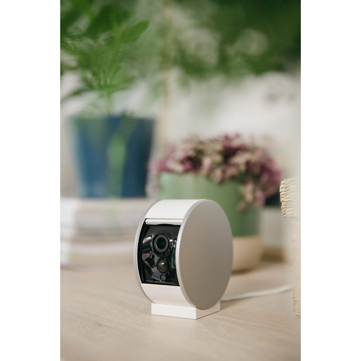 Somfy Indoor Camera équipée d’un volet motorisé pour protéger la vie privée