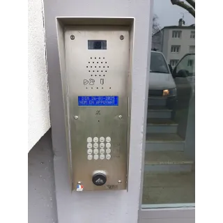 Platine De Rue Serenite B2F Gsm-Interphonie Vidéo Avec Afficheur- Clavier À Code