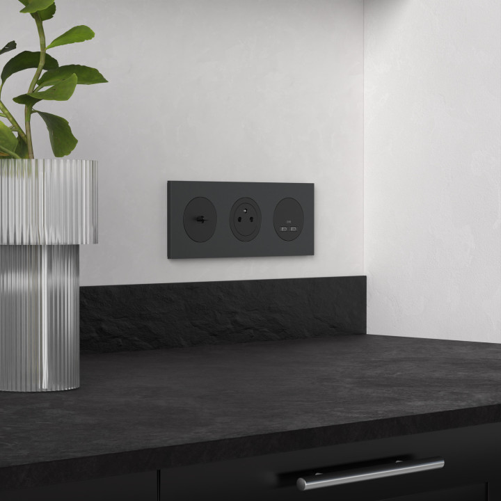 Odace Métal - plaque de finition 3 postes - effet Perle Noire support noir